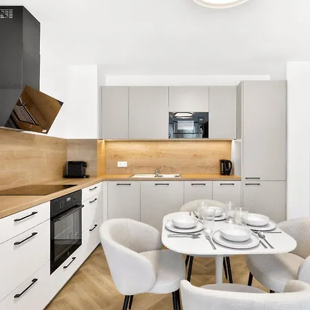 Bright Family For 6 - Ac & Private Parking * Bratislava
