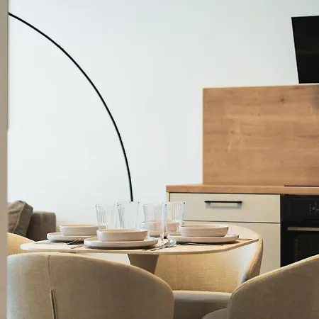Bright Family For 6 - Ac & Private Parking * Bratislava